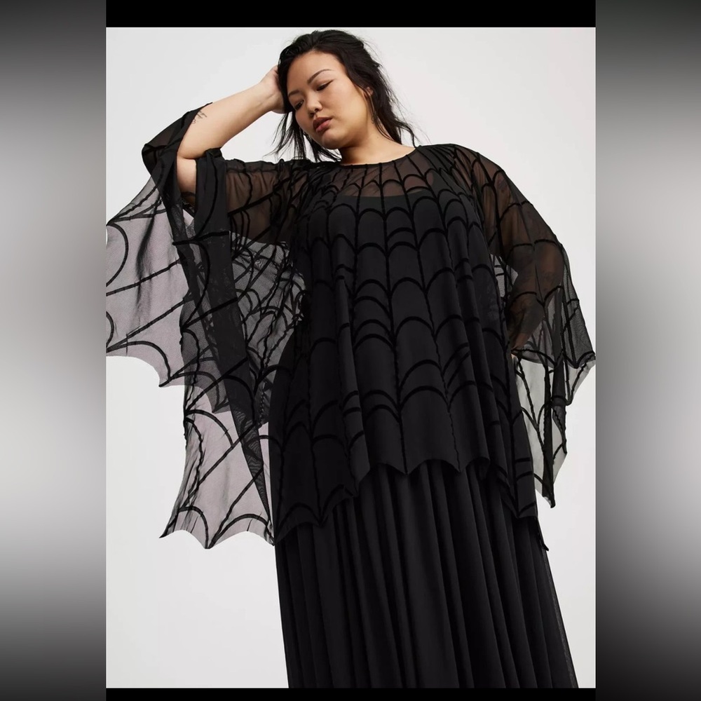 NWT Torrid Halloween Spiderweb Mesh Poncho